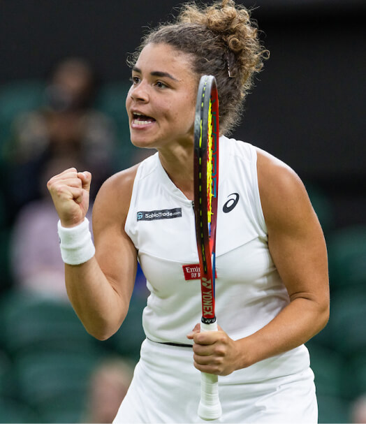 Imagem de Jasmine Paolini, uma jogadora de tênis da Itália, patrocinada pela SabioTrade durante Wimbledon 2023
